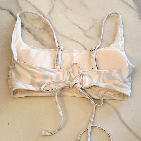 Shade & Shore™ White/Airy Green and Peach Wave Ruffle Cheeky Bikini Set Size M - Picture 7 of 12